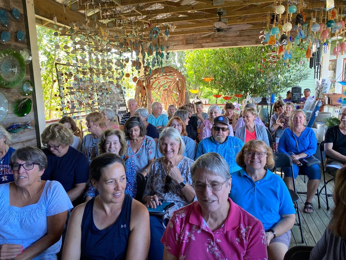 An outdoor audience gathers for Chris’s bulb talk at the nursery